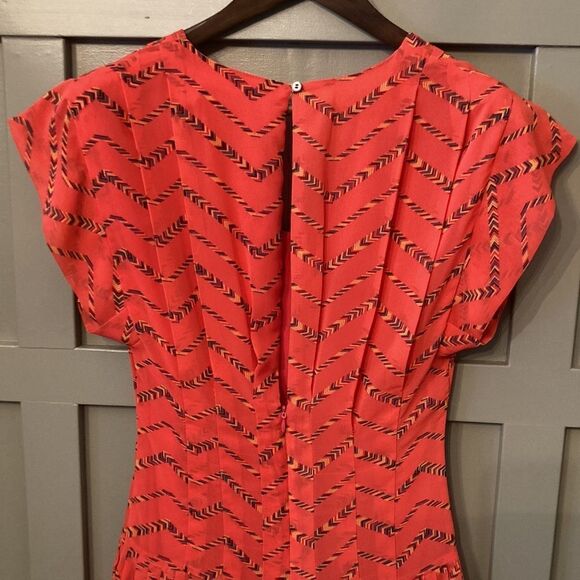 CHELSEA & Violet Pleated V-Neck Mini Dress Size Small - Picture 7 of 8